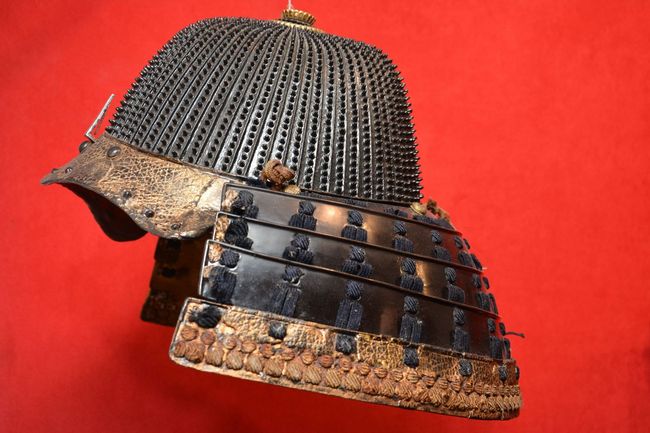 hełm samurajski typu „hoshi-kabuto”.
