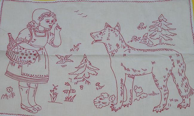 Na makatce znajduje się interesujący motyw bajkowy „Czerwony Kapturek”