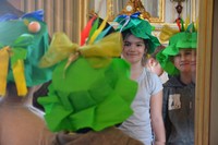 uczestnik zajęć z kapeluszem na głowie