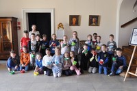 uczestnicy warsztatów wraz ze swoimi koszyczkami