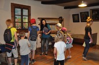 dzieci na wakacyjnych warsztatach 