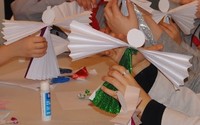 aniołki wykonane przez dzieci na warsztatach