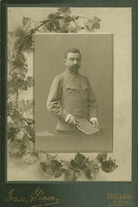 zdjęcie mężczyzny ze studia fotograficznego braci Altman - ze zbiorów Działu Fotografii Muzeum Zagłębia