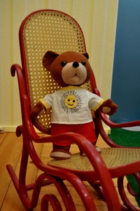 miś uszatek na foteliku