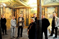 ludzie zwiedzający Mizrachi