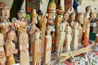 rzeźby na jarmarku