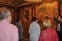 Zwiedzający w Mizrachi